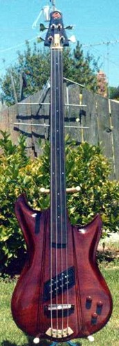 Longhorn Mahogany Fretless Bass